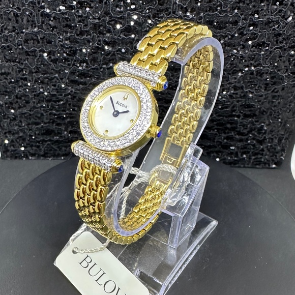 Women's (NWT) Mother-of-Pearl Face w/Crystal Bezel on a Gold Watch - Picture 3 of 5